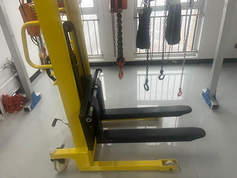 Manual Hydraulic Stacker